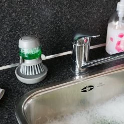 In Round Afwasborstel Met Zeepdispenser / Zeepreservoir – Inclusief Houder – Grijs – Afwas Borstel – Zeep Handborstel – Doseerpomp – Afwasmiddel Dispenser – Navulbaar 15 In Round Afwasborstel Met Zeepdispenser / Zeepreservoir – Inclusief Houder – Grijs – Afwas Borstel – Zeep Handborstel – Doseerpomp – Afwasmiddel Dispenser – Navulbaar -Schoonmaakartikelen Winkel 1200x1200 1210