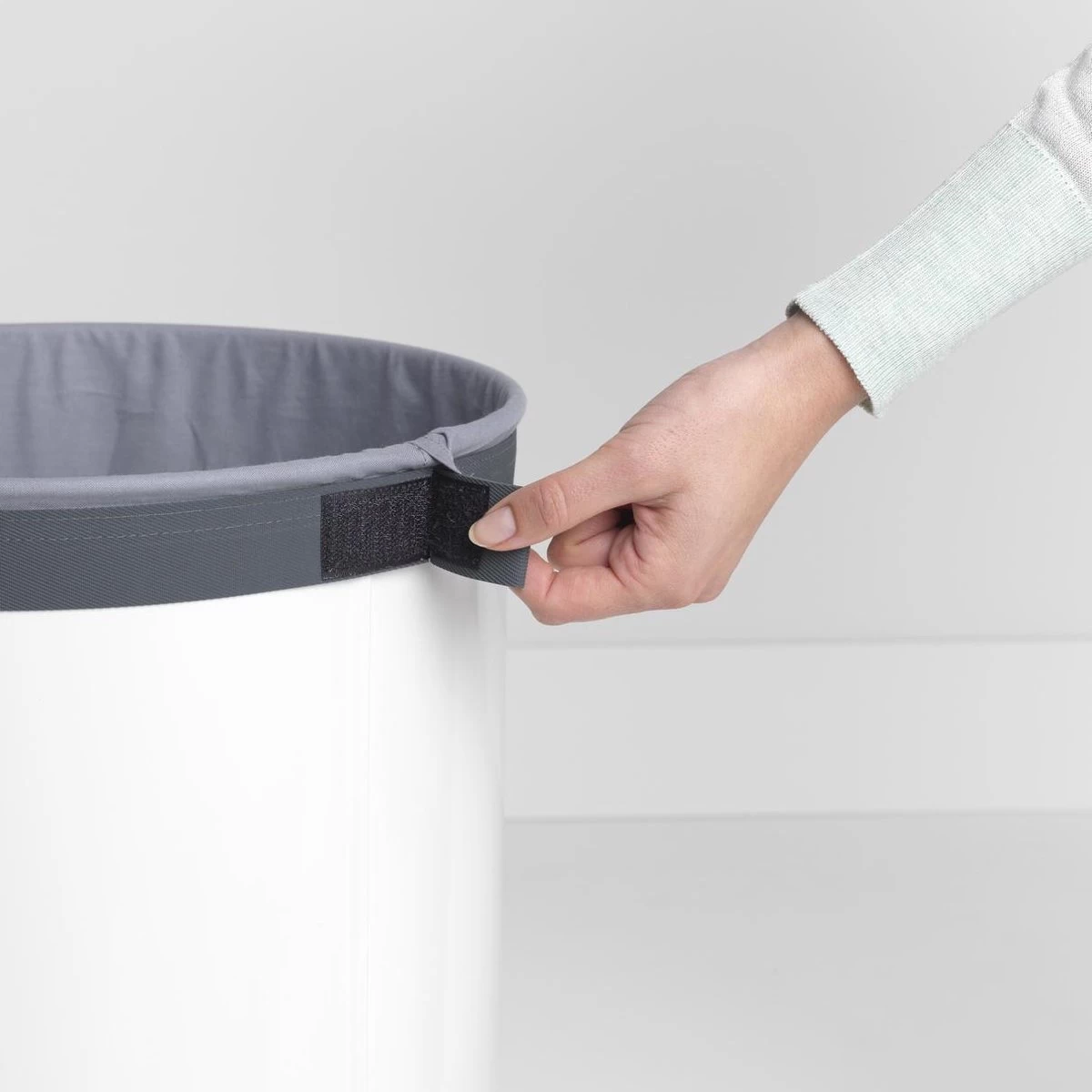 Brabantia Wasmand Met Deksel - 60 L - White / Kurken Deksel 6 Brabantia Wasmand Met Deksel - 60 L - White / Kurken Deksel - Afbeelding 4