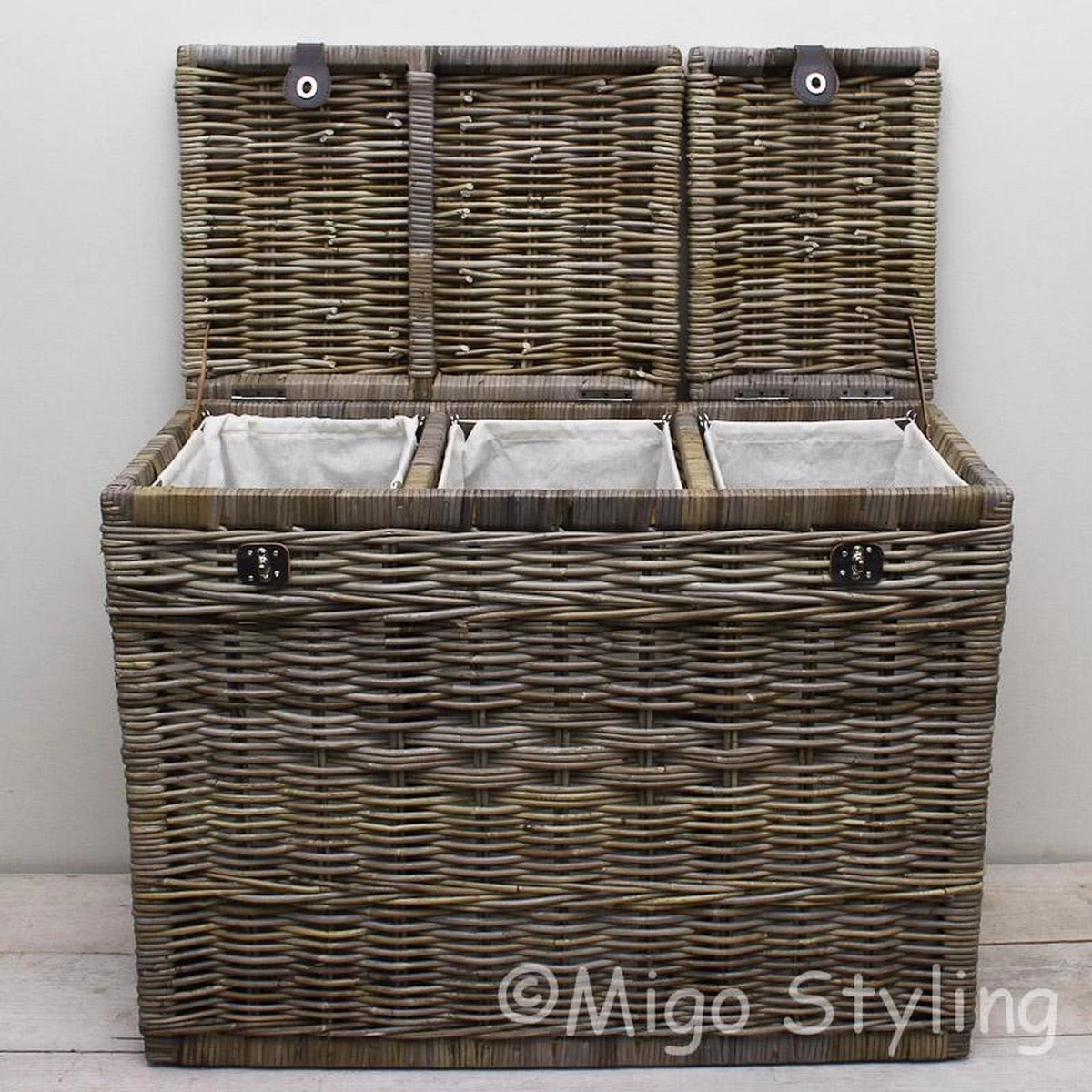 Migo Styling - Wasmand - 3 Vakken - Met Deksel - 85x40xH65 - Riet - Rotan - Trio 3 Migo Styling - Wasmand - 3 Vakken - Met Deksel - 85x40xH65 - Riet - Rotan - Trio