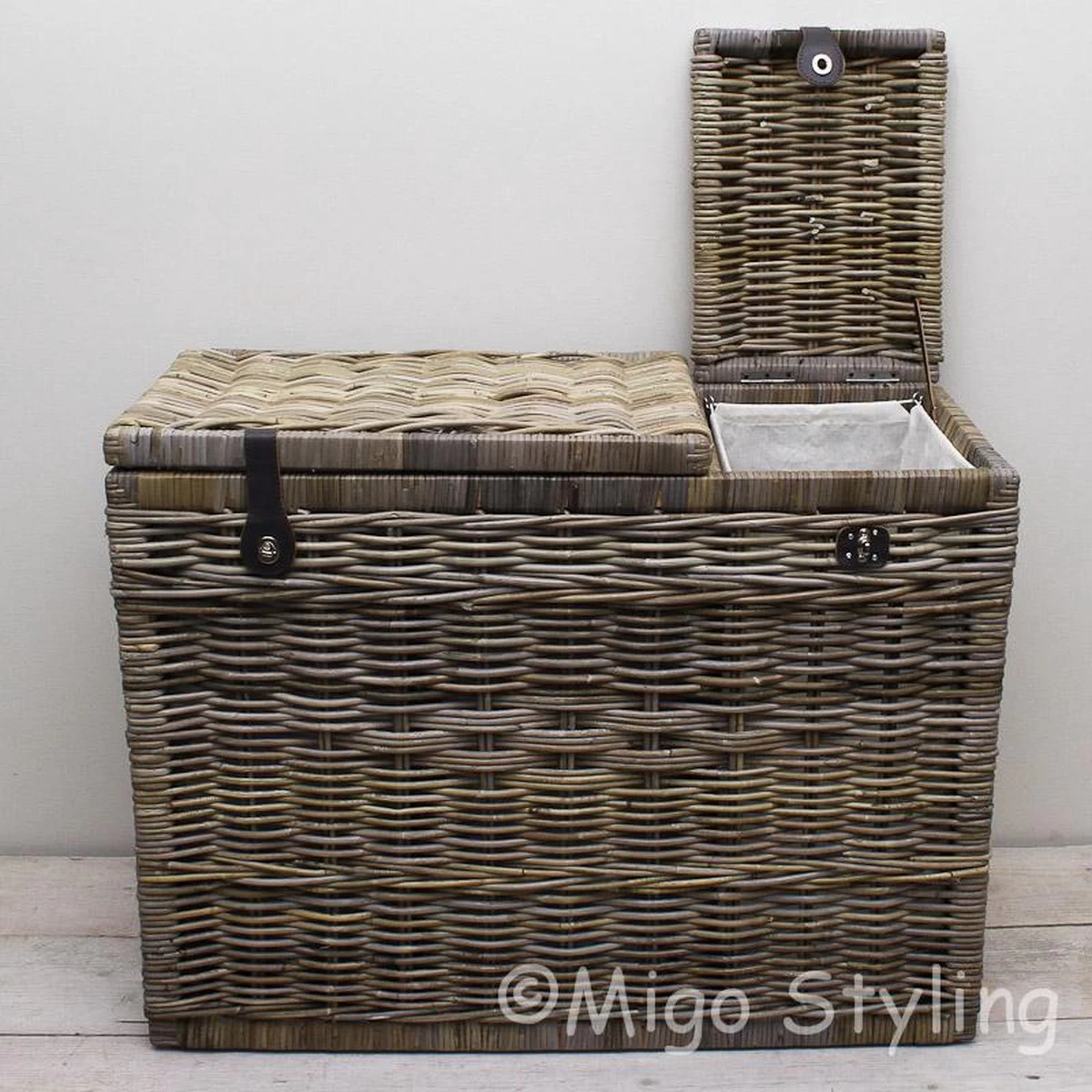 Migo Styling - Wasmand - 3 Vakken - Met Deksel - 85x40xH65 - Riet - Rotan - Trio 6 Migo Styling - Wasmand - 3 Vakken - Met Deksel - 85x40xH65 - Riet - Rotan - Trio - Afbeelding 4