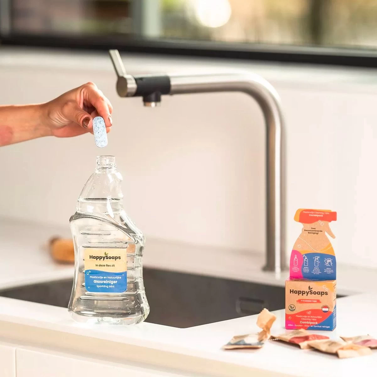 HappySoaps Cleaning Tabs - Combipack Met 4 Verschillende Tabs - Allesreiniger, Keukenreiniger, Glasreiniger En Sanitairreiniger - 100% Plasticvrij, Duurzaam & Vegan 4 HappySoaps Cleaning Tabs - Combipack Met 4 Verschillende Tabs - Allesreiniger, Keukenreiniger, Glasreiniger En Sanitairreiniger - 100% Plasticvrij, Duurzaam & Vegan - Afbeelding 2