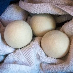 Apeiron Drogerballen - Droogballen - 6 XL Wasbollen - Droger - Duurzaam - Wasmachine - Wasverzachter - Energie Besparen - Zero Waste - Schapenvacht - Wol -Schoonmaakartikelen Winkel 1200x1200 580