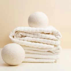 Apeiron Drogerballen - Droogballen - 6 XL Wasbollen - Droger - Duurzaam - Wasmachine - Wasverzachter - Energie Besparen - Zero Waste - Schapenvacht - Wol -Schoonmaakartikelen Winkel 1200x1200 582