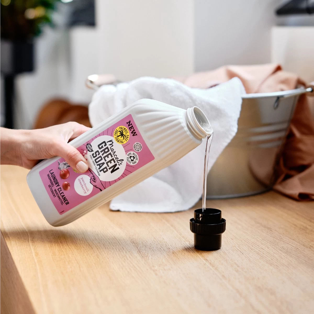 Marcel's Green Soap Wasmiddel Patchouli & Cranberry - 6 X 1 Liter 5 Marcel's Green Soap Wasmiddel Patchouli & Cranberry - 6 X 1 Liter - Afbeelding 3