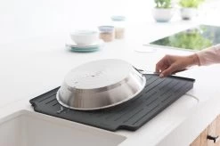 Brabantia SinkSide Afdruiprek - Dark Grey -Schoonmaakartikelen Winkel 1200x799 4