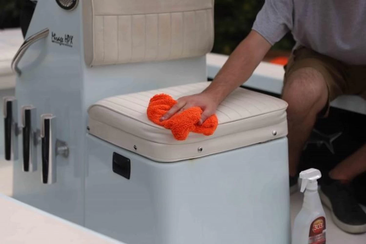 303® Multi-Surface Cleaner - 946 Ml | Veilig Voor Alle Soorten Bekleding En Vinyl. Vlekken Verdwijnen Binnen Enkele Minuten En Verkleurde Oppervlakken Komen Weer Tot Leven. 5 303® Multi-Surface Cleaner - 946 Ml | Veilig Voor Alle Soorten Bekleding En Vinyl. Vlekken Verdwijnen Binnen Enkele Minuten En Verkleurde Oppervlakken Komen Weer Tot Leven. - Afbeelding 3