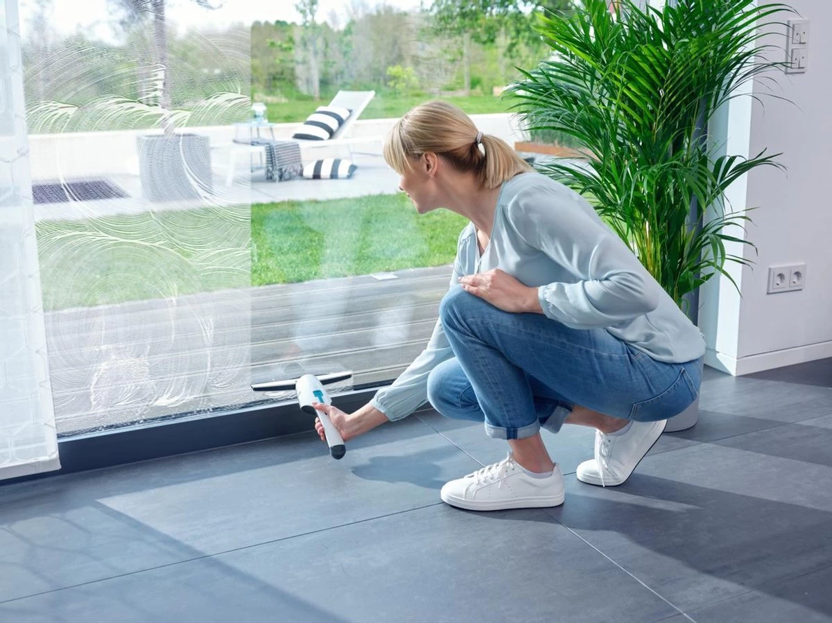 Leifheit Nemo - Set Raamreiniger En Badkamer Ruitenreiniger Met Gratis Wandhouder En Tweede Zuigmond 7 Leifheit Nemo - Set Raamreiniger En Badkamer Ruitenreiniger Met Gratis Wandhouder En Tweede Zuigmond - Afbeelding 5