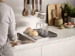 Joseph Joseph - Tier - Afdruipmat - Uitschuifbaar - Grijs -Schoonmaakartikelen Winkel 1200x900 18