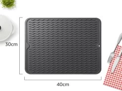 Merkloos Afdruipmat - Pannenonderzetter- Siliconen Mat - Zwart - 30 X 40 CM - Met Ophanggat - Hittebestendig 8 Merkloos Afdruipmat - Pannenonderzetter- Siliconen Mat - Zwart - 30 X 40 CM - Met Ophanggat - Hittebestendig -Schoonmaakartikelen Winkel 1200x905 4