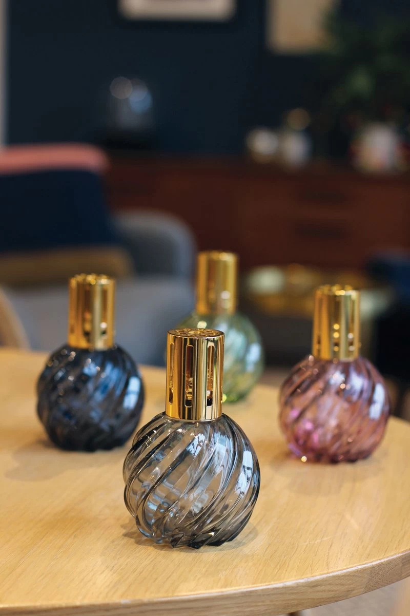 Ashleigh & Burwood Lampenolie Geurolie - Freesia & Orchid 250 Ml 6 Ashleigh & Burwood Lampenolie Geurolie - Freesia & Orchid 250 Ml - Afbeelding 4